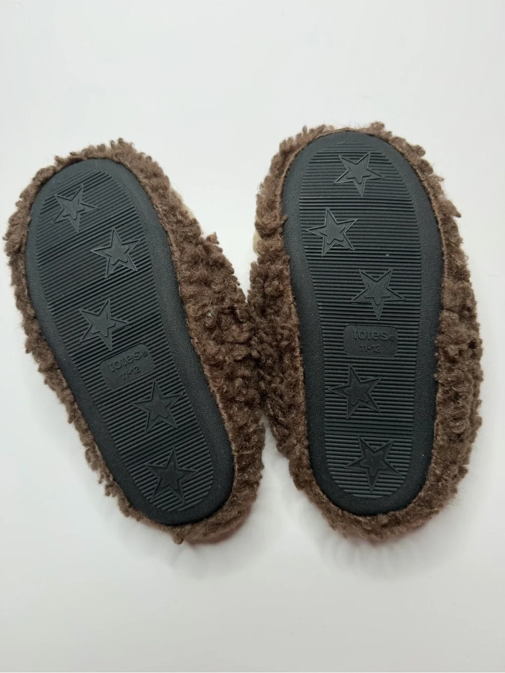 Totes Toasties kids' plush bear slippers Sherpa - Brown & Cream 11-12